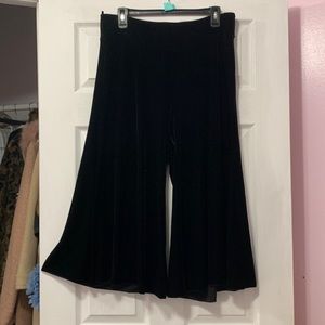 Black velvet goucho pull on pant